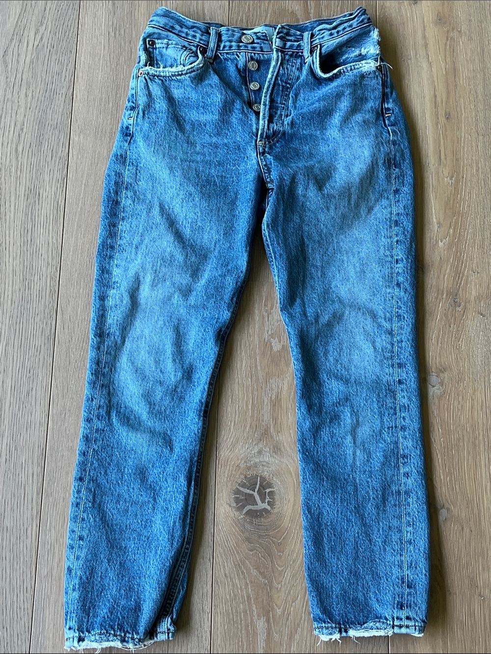 Agolde Jeans. Agolde Riley Distressed Crop Light Blue Denim Button Closure. - Picture 6 of 10